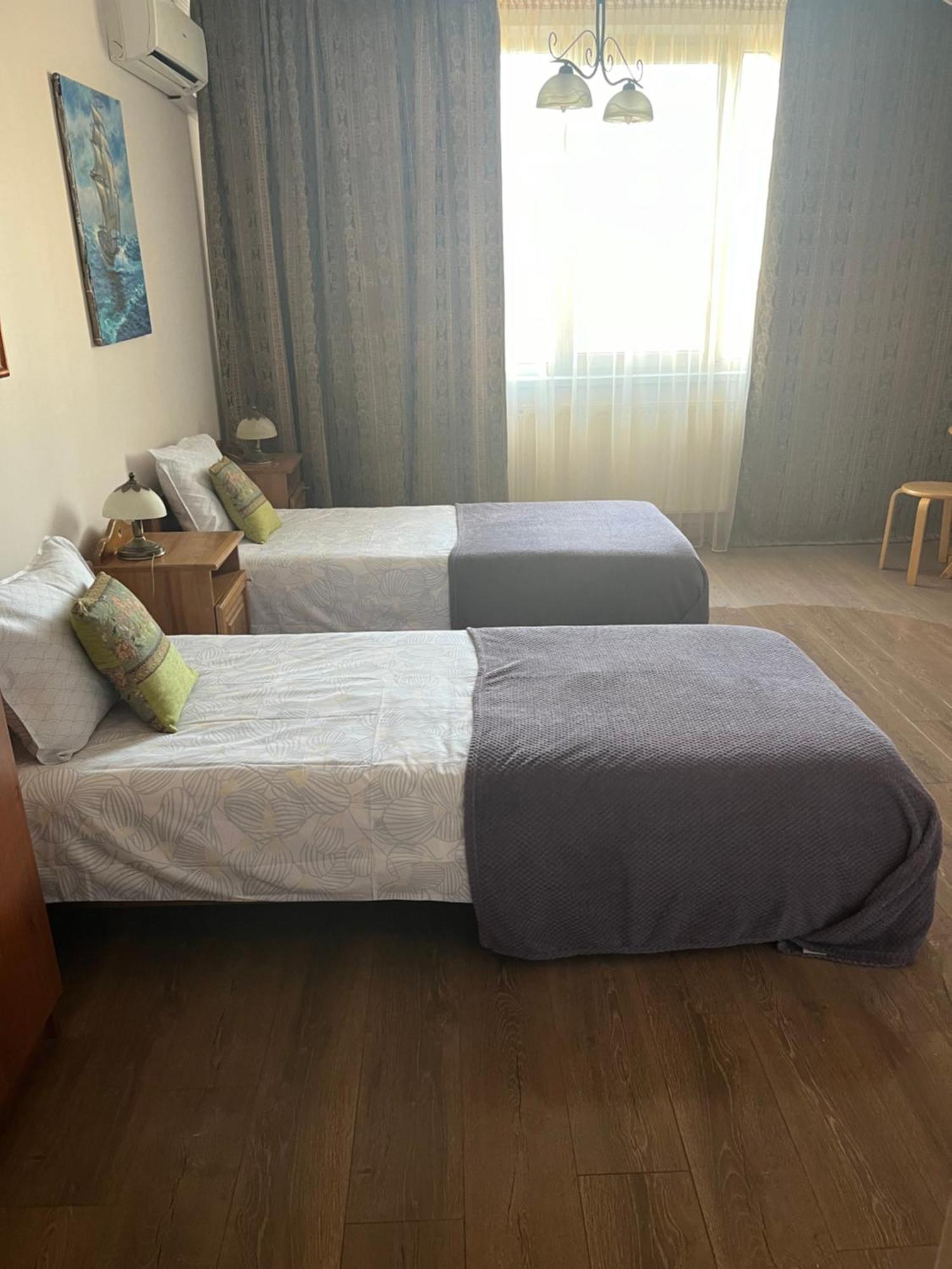 Hotel Adonis Užhorod Esterno foto