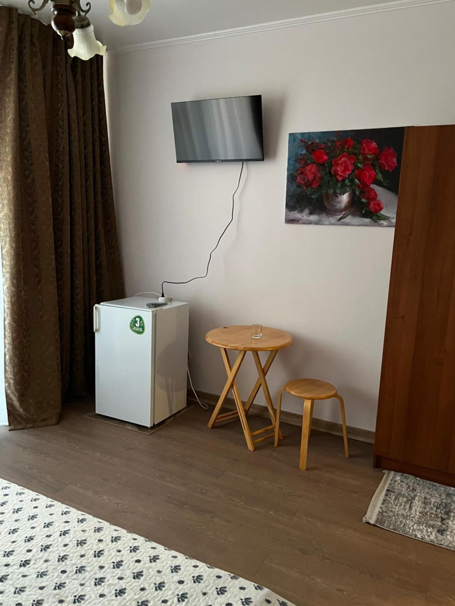 Hotel Adonis Užhorod Esterno foto