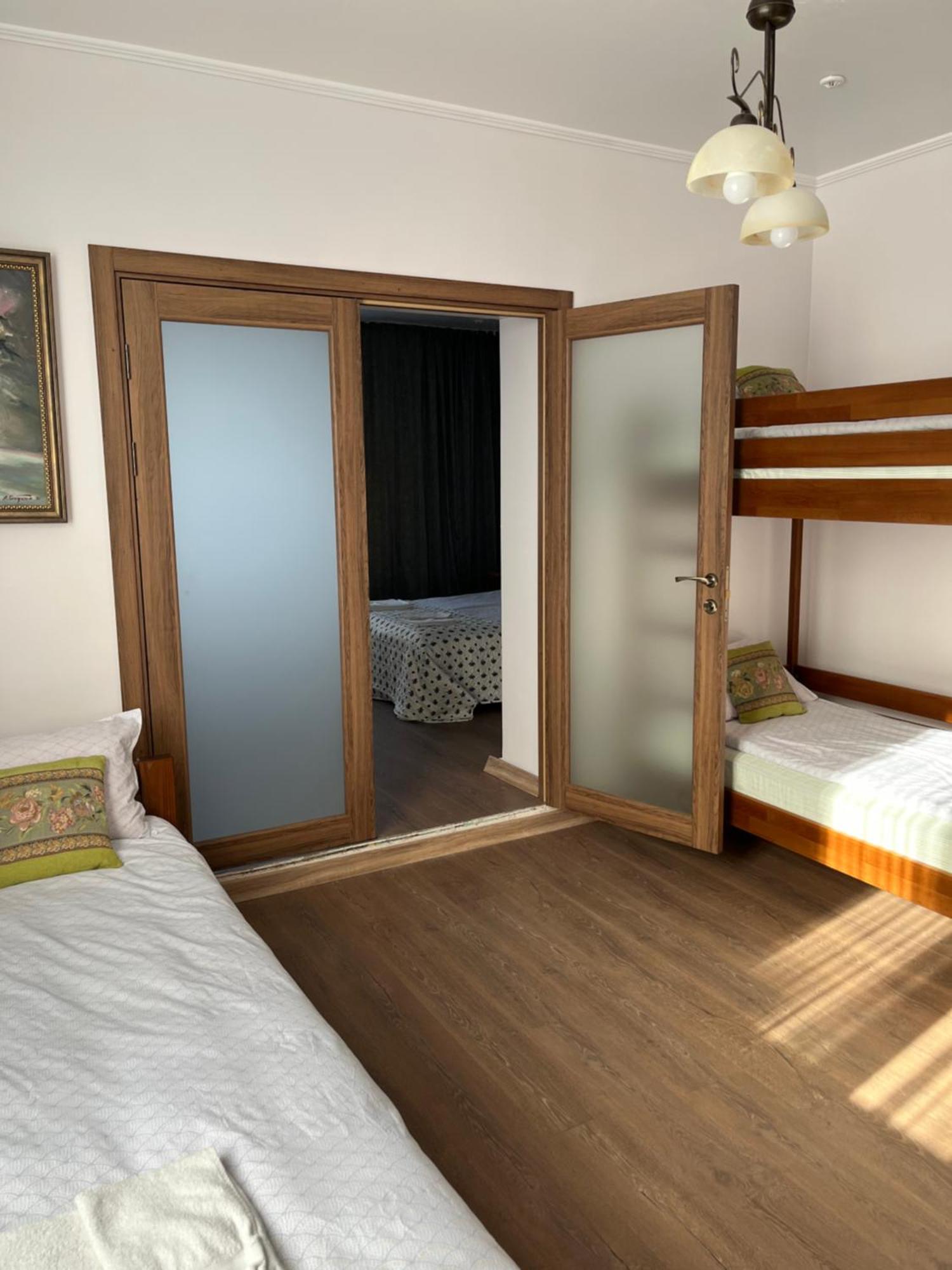 Hotel Adonis Užhorod Esterno foto