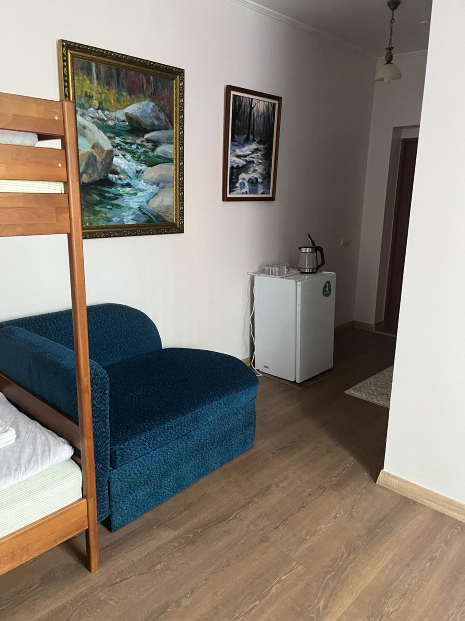 Hotel Adonis Užhorod Esterno foto