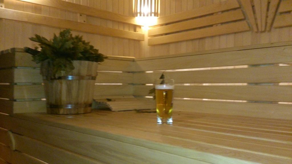 Hotel Adonis Užhorod Esterno foto