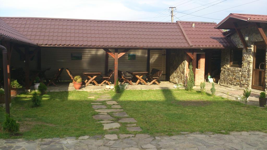 Hotel Adonis Užhorod Esterno foto